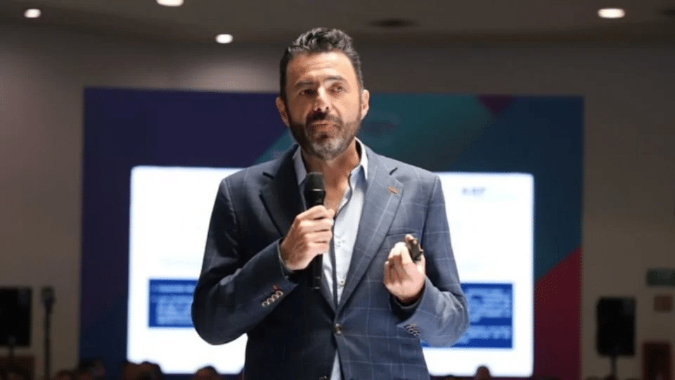 Va Aureliano Hernández, hijo del exsecretario particular de Sheinbaum, por titularidad de la ASF 