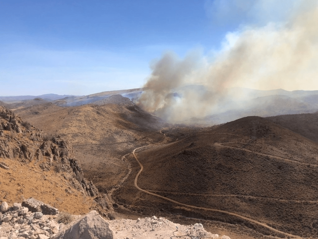 Surgió incendio forestal en Chihuahua capital; siete lo combaten