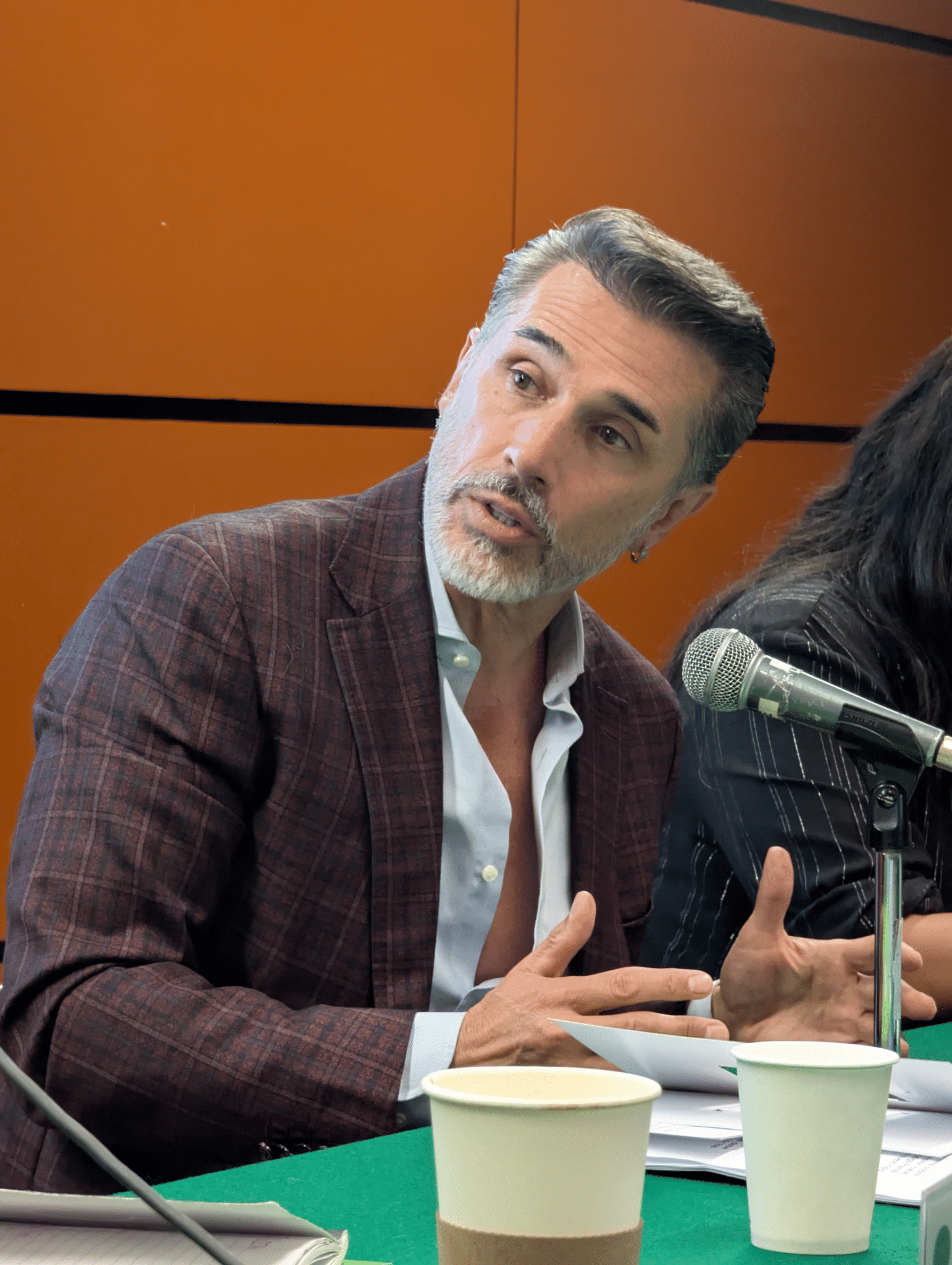 Aseguró Sergio Mayer que entró a LCDLF porque sueldo “no le alcanzaba”