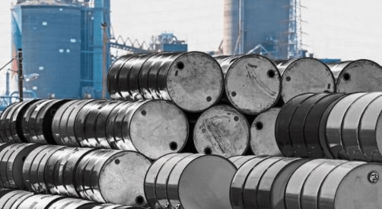 Estiman 8 millones de barriles diarios menos en marzo por Irán