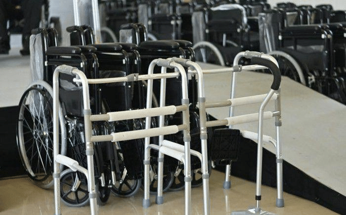 DIF de La Cruz recibe solicitudes para apoyos como sillas de ruedas, audífonos y lentes