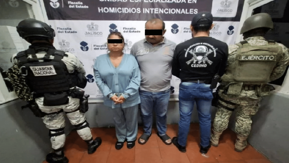 Asesinan a bombero de Jalisco; detienen a dos personas, entre ellos su esposa