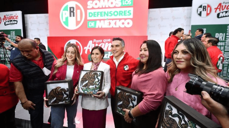 Regresa Rosario Robles; coordinará aspirantes del PRI