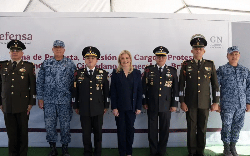 Maru Campos acude como invitada especial a la toma de protesta del nuevo coordinador estatal de la Guardia Nacional