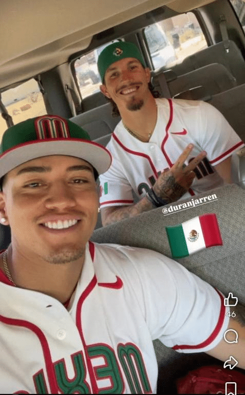 ¡Orgullo Chihuahuense! Natera y Duran posan con la playera de la selección mexicana