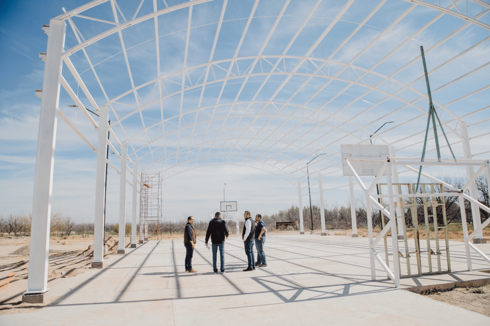 Supervisa Jorge Aldana construcción de techumbre en telesecundaria de la comunidad Leyes de Reforma