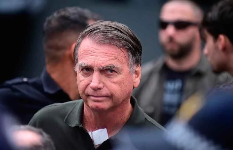 Recibe Bolsonaro alta tras su operación de hombro