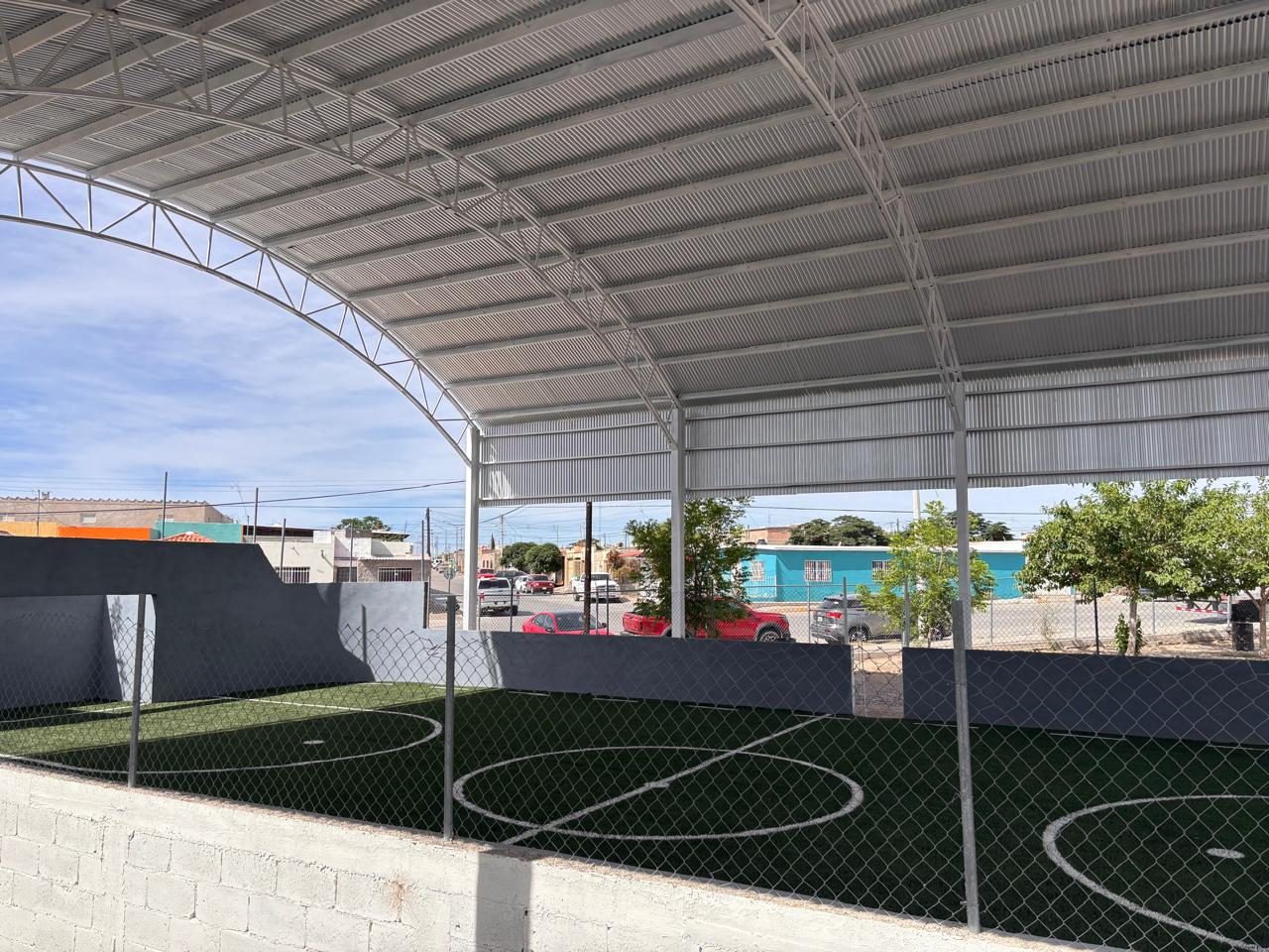 Lista nueva techumbre y cancha de fútbol rápido en Secundaria Estatal 3063