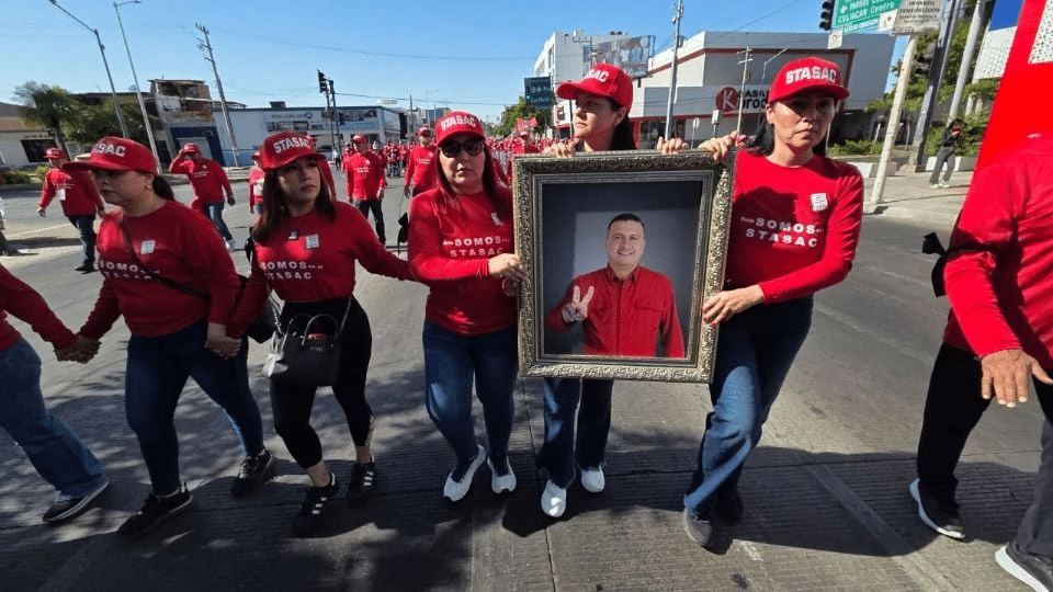 Trabajadores del ayuntamiento de Culiacán exigen justicia y seguridad, tras el asesinato de su líder sindical