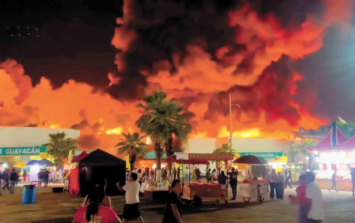 Incendio de la Plaza Fiesta Las Palmas en Los Mochis