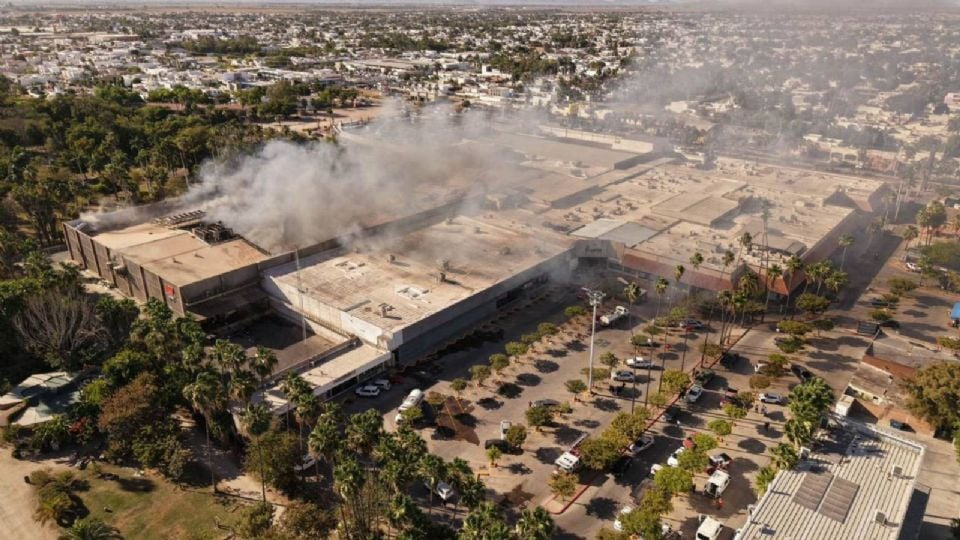 Ascienden a seis el número de muertos por el incendio en el centro comercial Las Palmas, en Sinaloa