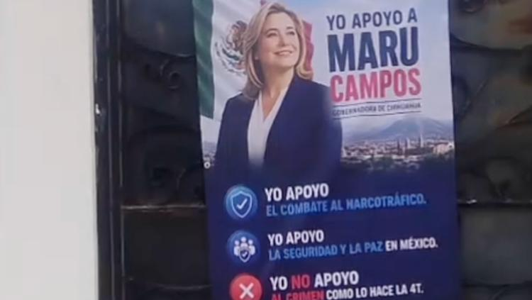 Cuelgan manta de apoyo a Maru en casa de Corral en Juárez