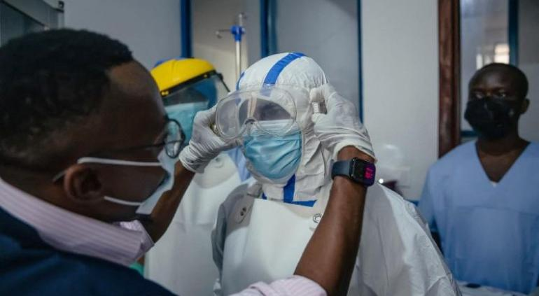 Restringe México ingreso de viajeros con alerta de ébola