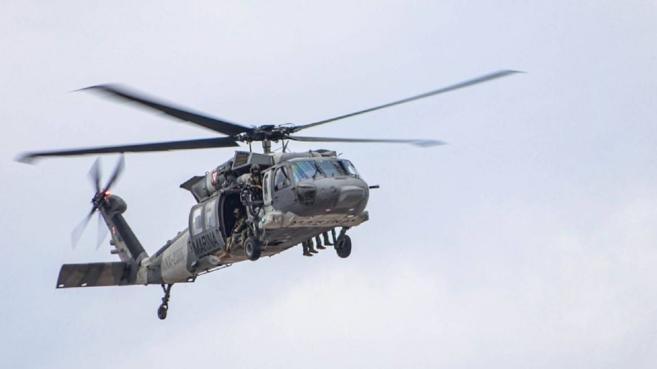 Se registra falla en helicóptero de la Marina durante despegue en Mazatlán; aterriza de emergencia