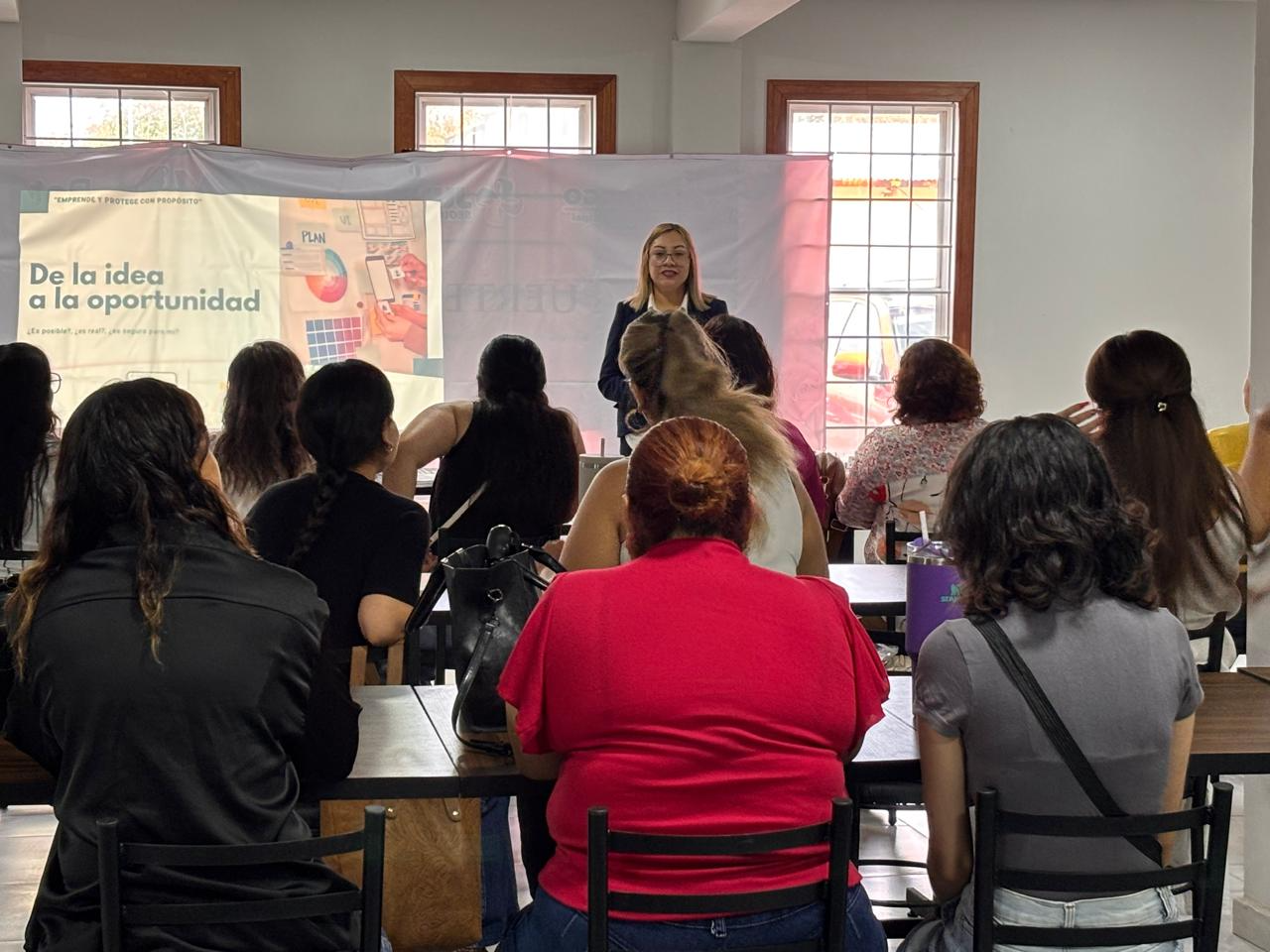 Capacitan a emprendedoras de Camargo para fortalecer y hacer crecer sus negocios