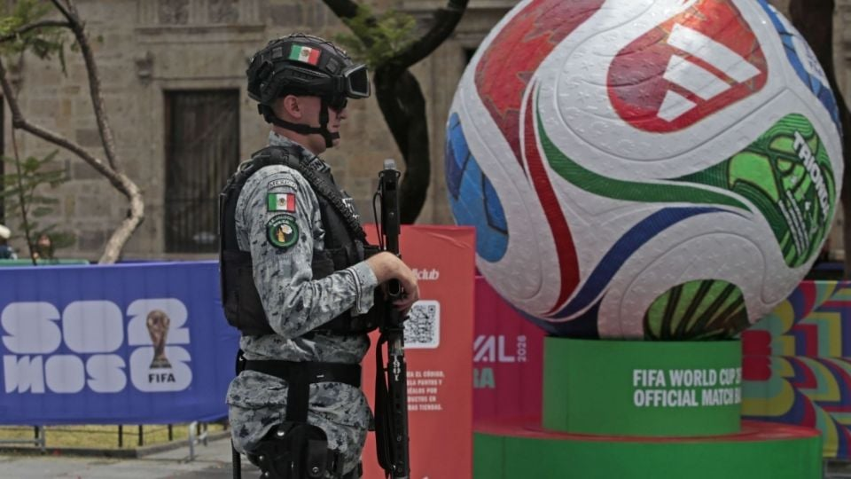 Negocios «apagan el Mundial» por miedo a sanciones; retiran imágenes y carteles alusivos al torneo