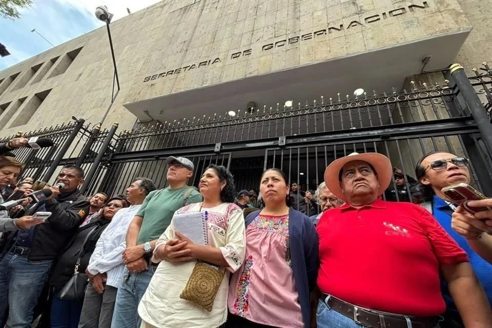 Batean a líderes; van por ‘la base’