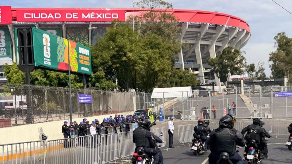 Colapsa la CDMX: cierran cinco estaciones de la Línea 2 del Metro y frenan descenso del Tren Ligero en el Estadio Azteca