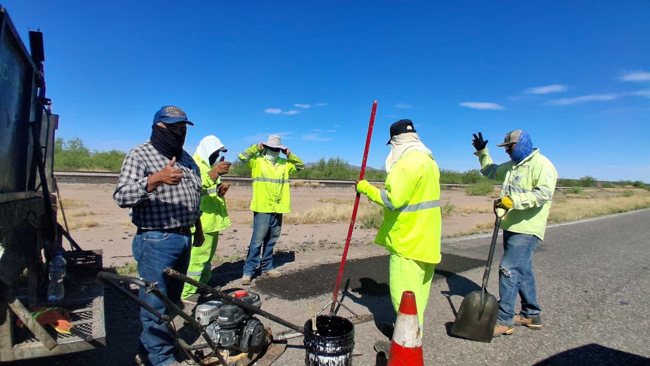 Agradece alcalde Sergio Olvera a la SCIT por trabajo de bacheo en la carretera libre