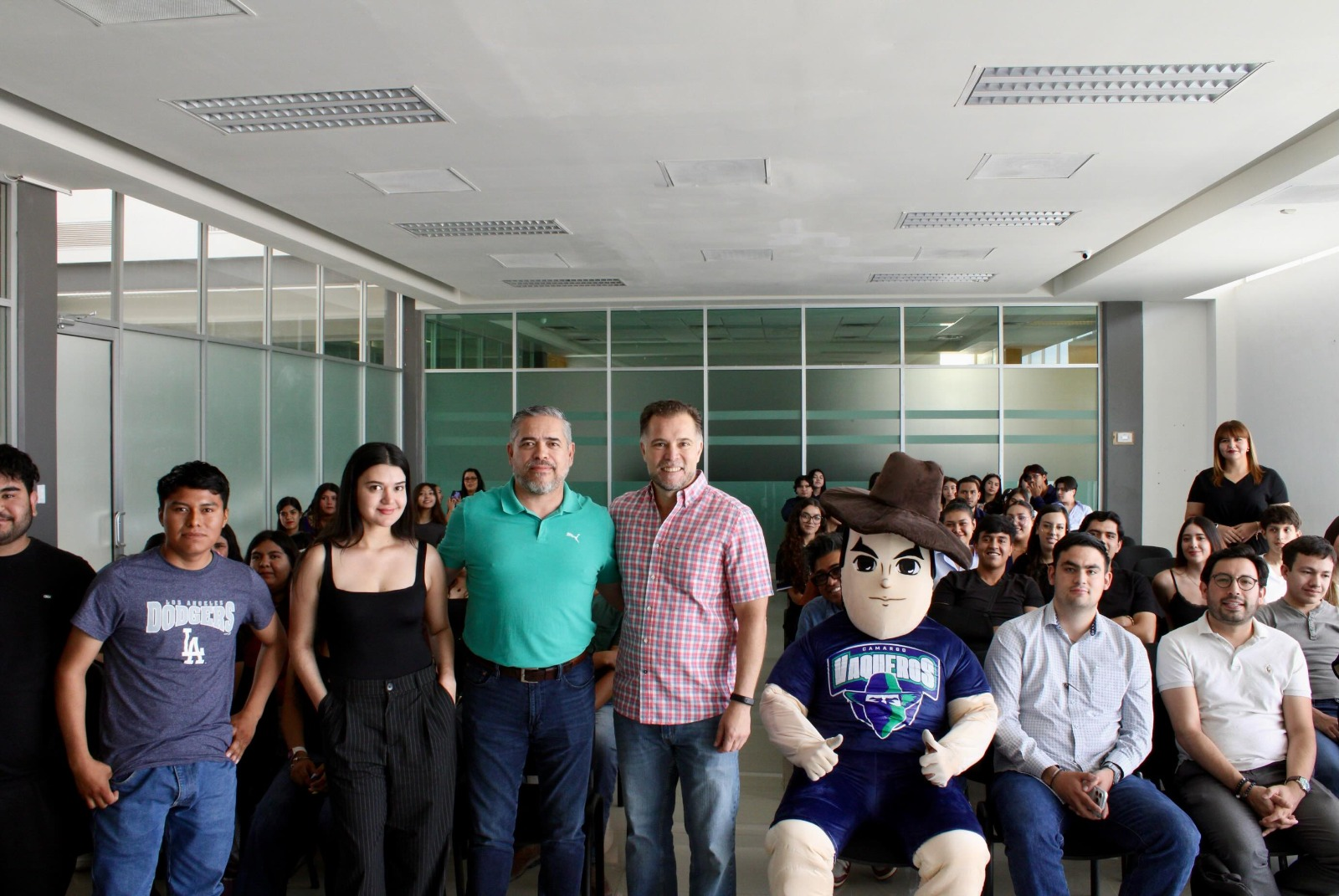 UTCam celebra el Día del Mercadólogo con conferencia de Jorge Cruz