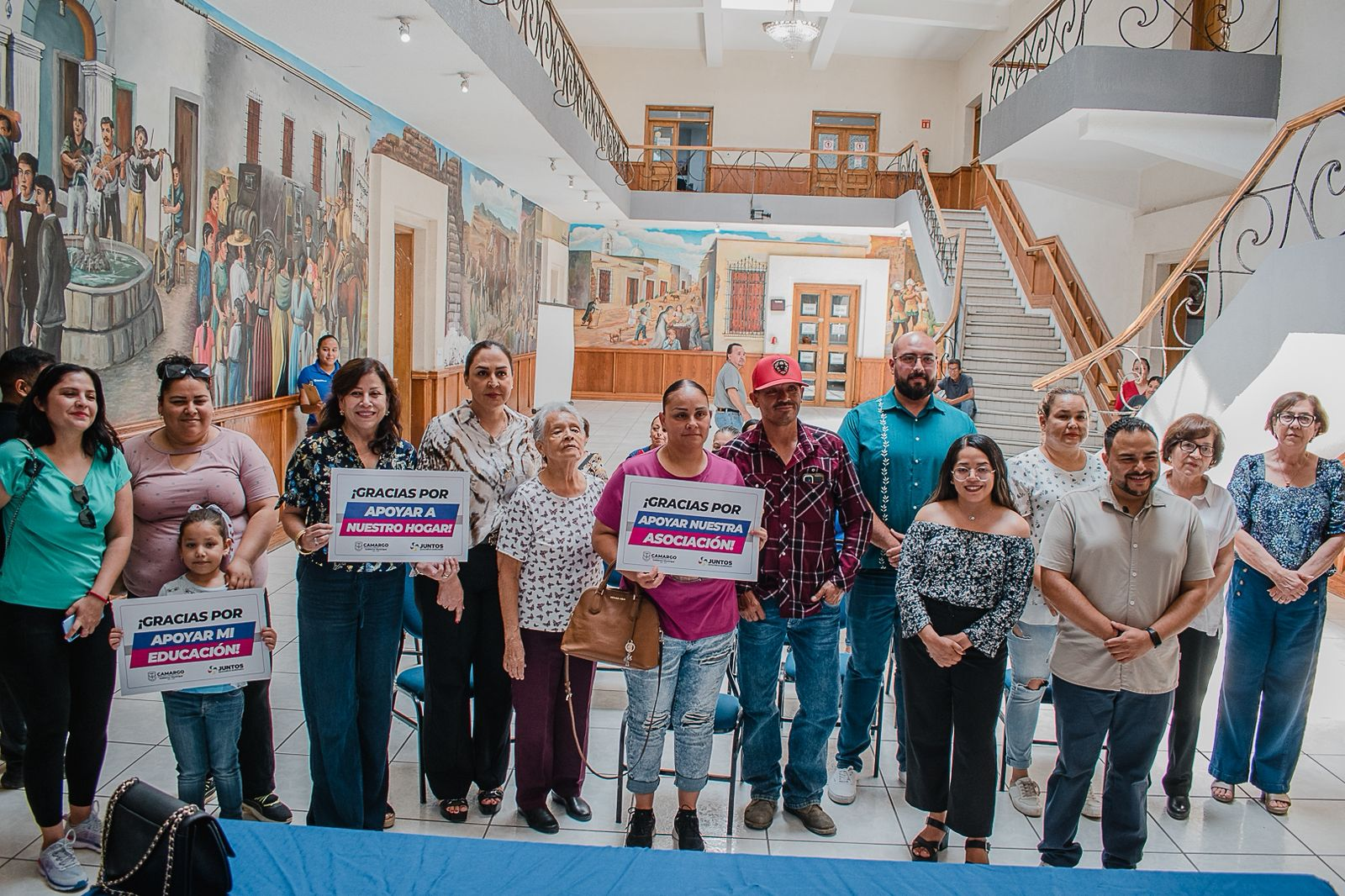 Entrega Gobierno Municipal de Camargo apoyos económicos para fortalecer la educación, el desarrollo y el bienestar de las familias
