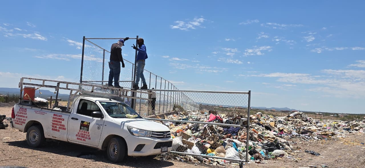 Instalan cerco perimetral en el basurero municipal de La Cruz para evitar dispersión de residuos