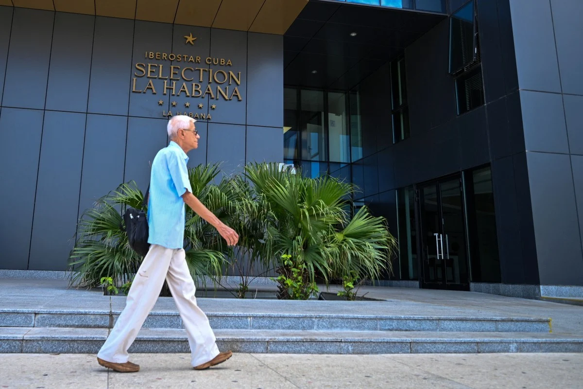Presiona EU a Cuba; cierra empresa española hoteles en la isla
