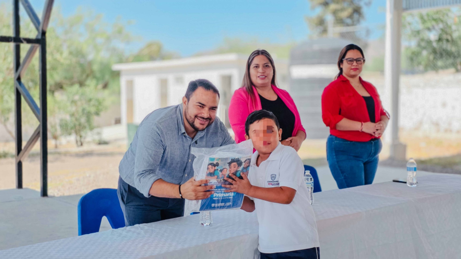 Entrega Gobierno Municipal útiles escolares en la primaria de Altavista