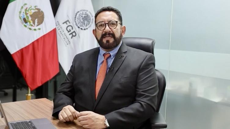 Sale de FGR Ulises Lara, fiscal que defendió a Corral en Gin-Gin
