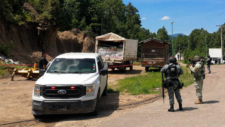 Hallan 3 narcoejecutados en camión de «Segalmex» en Gpe. y Calvo