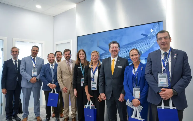 Maru Campos se reúne con representantes de Embraer en Feria Aeroespacial Farnborough 2026