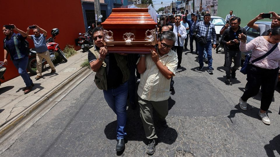 «No dejemos que seamos los siguientes»: exigen justicia en el funeral del periodista Alejandro Leyva