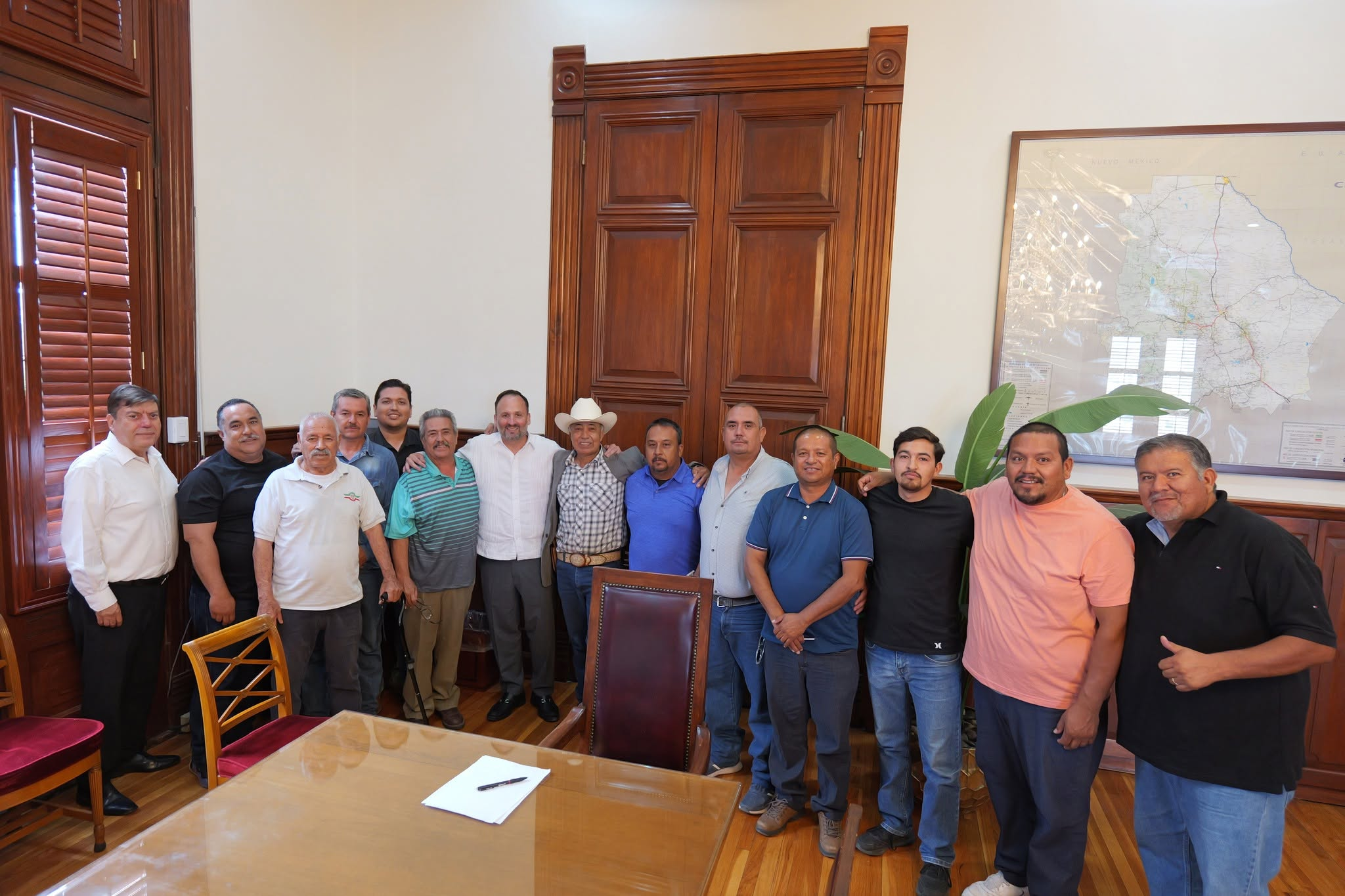 Autorizan 12 nuevas concesiones de taxi para Camargo; suman 23 durante la actual gestión