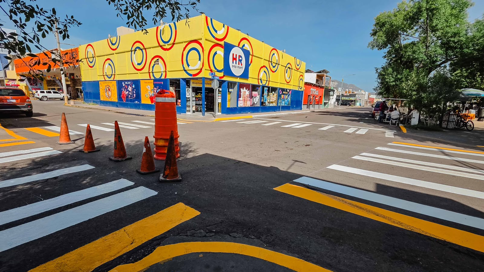 Refuerza Vialidad Municipal seguridad peatonal con pintura de cruces en distintos puntos de Camargo