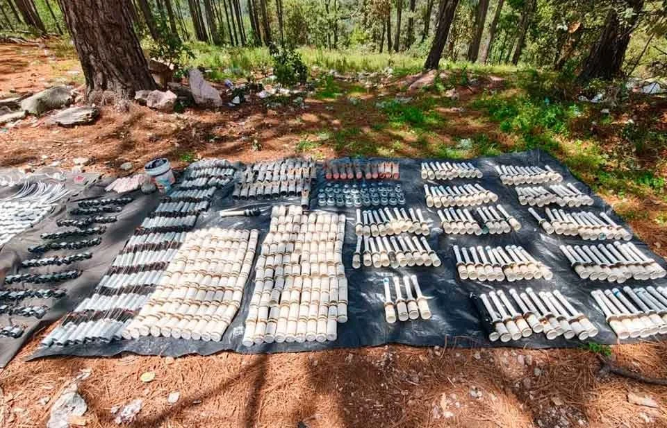 Aseguran centro de almacenamiento y fabricación de explosivos en Guadalupe y Calvo