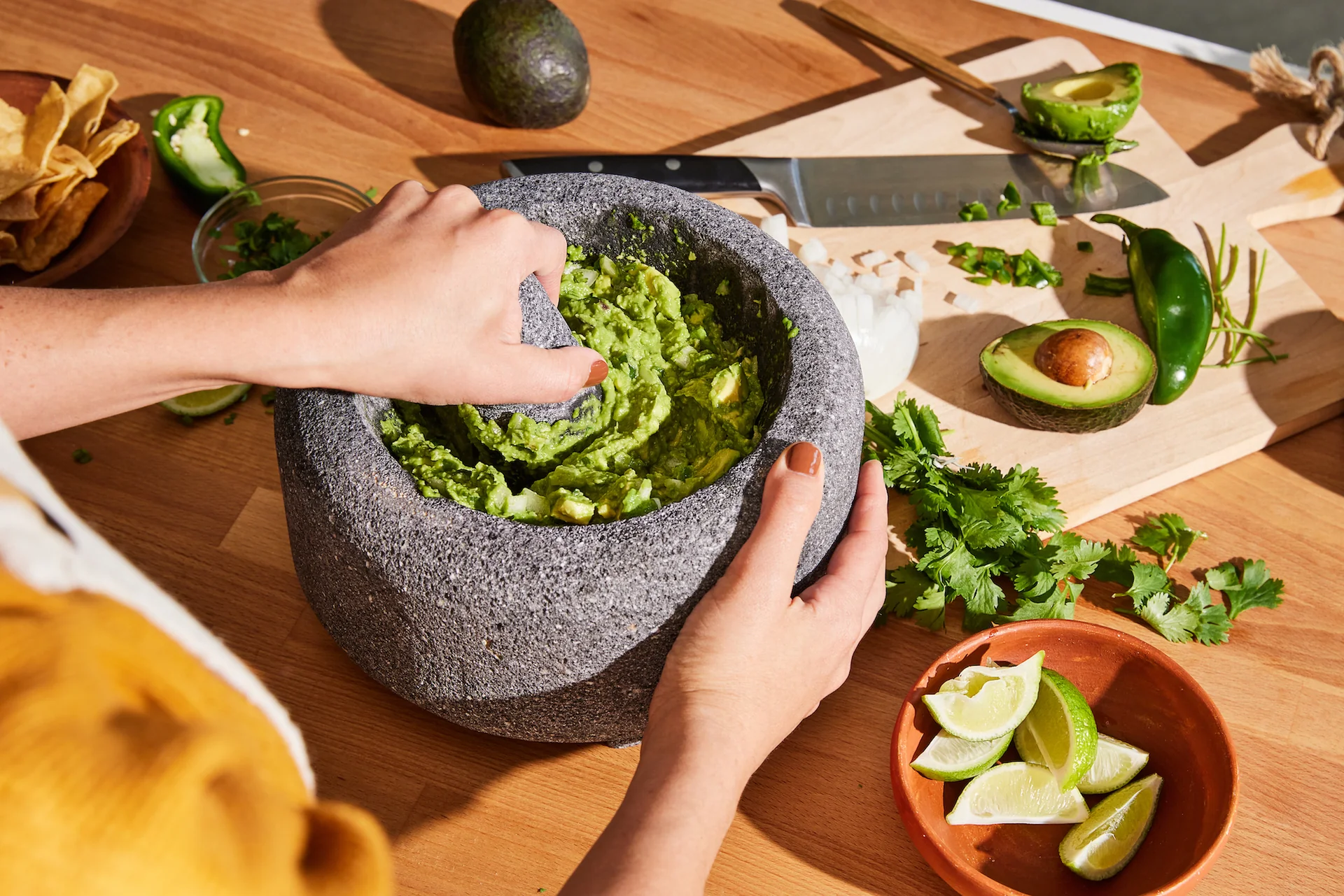 Tras la lechuga por la diarrea «explosiva», Taylor Farms ahora retira salsas y guacamole ante posible contaminación por salmonela