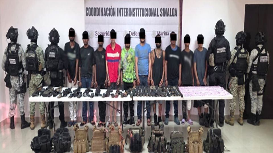 Operativo en Sinaloa: caen 10 sujetos en Concordia, siete de ellos extranjeros, con armas largas