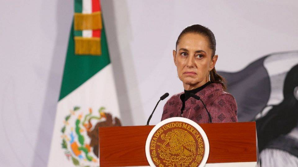 “Vemos las redes sociales y pensamos que esa es la realidad”, se queja Sheinbaum de la difusión de noticias falsas con IA y bots
