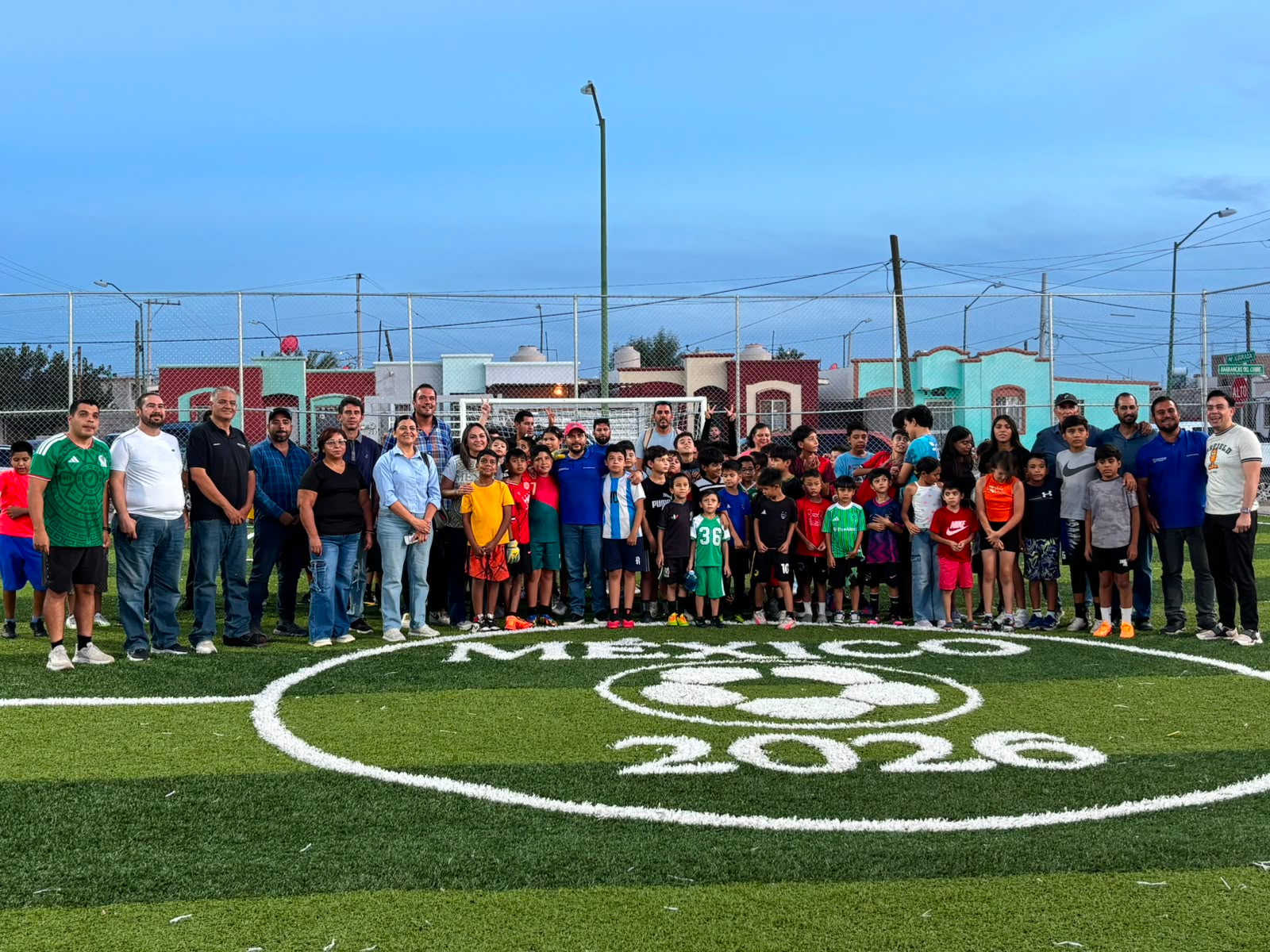 Entregan nueva cancha Mundial Social en Villas del Sol