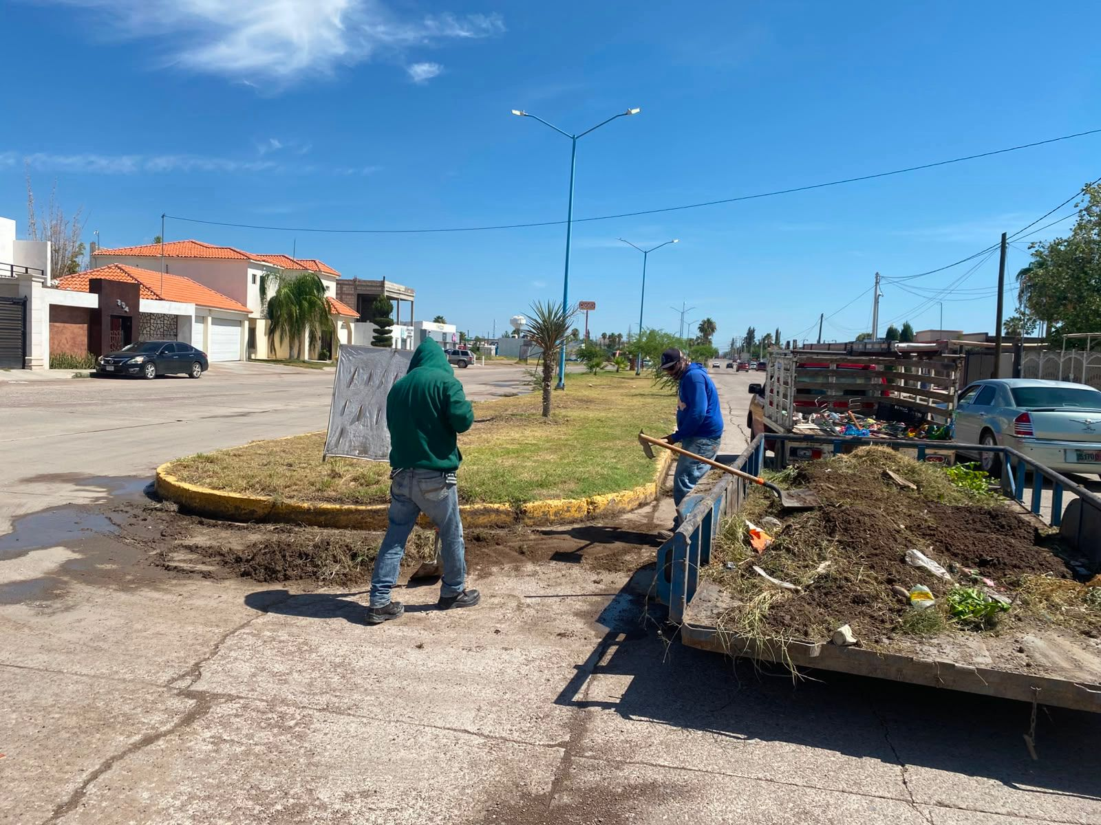 Municipio refuerza trabajos de limpieza en parques y plazas a través del empleo temporal