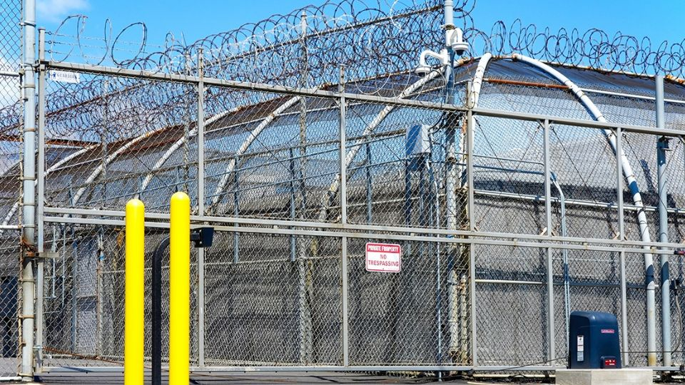 Muere migrante hispano tras permanecer un mes bajo custodia de ICE en Nueva Jersey