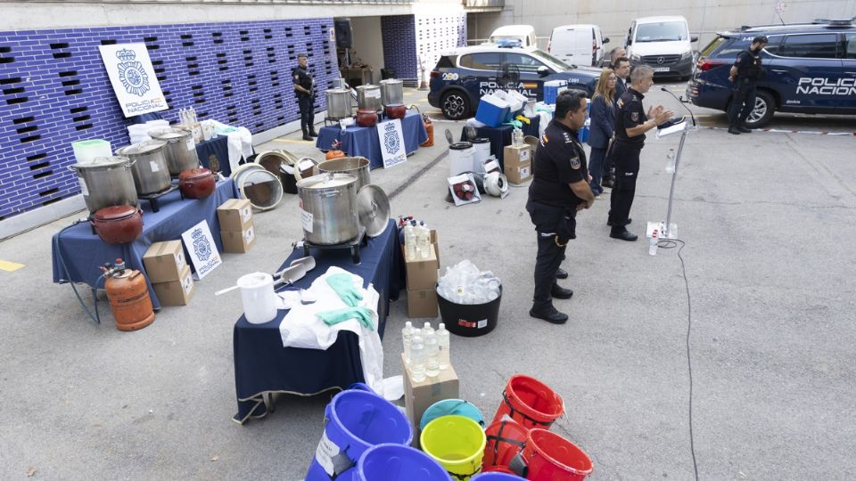 Caen 13 integrantes del CJNG en España y desmantelan laboratorio clandestino; incautan 2.5 toneladas de metanfetamina