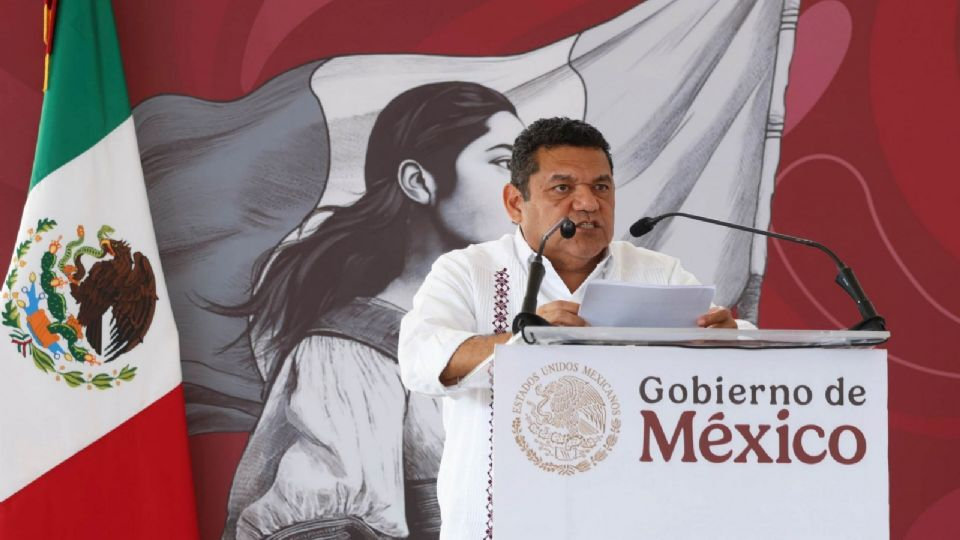 “No está bien viajar en primera clase”, reclama Ariadna Montiel al gobernador de Tabasco, Javier May, pero luego lo disculpa