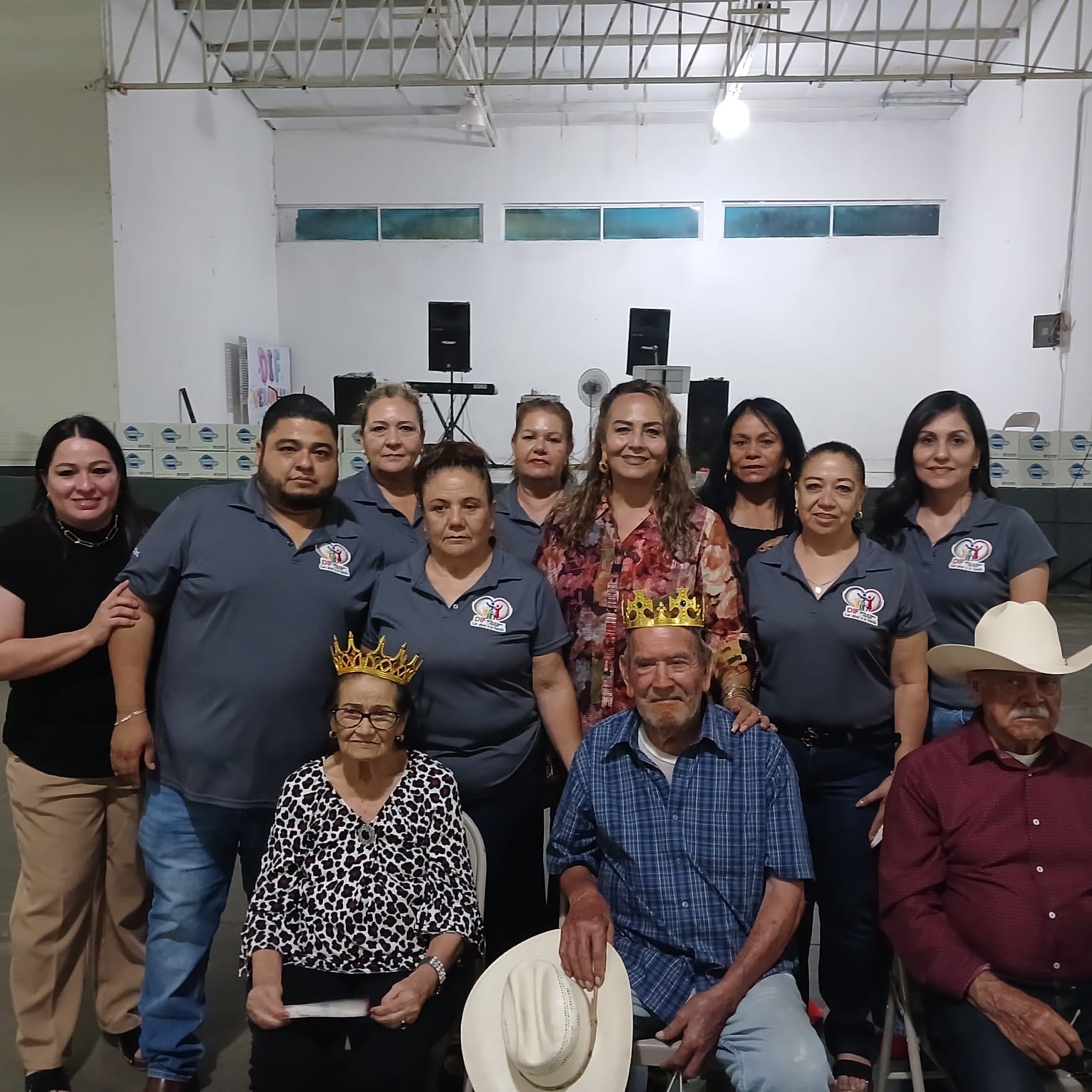 San Francisco de Conchos celebra a sus adultos mayores con una tarde de convivencia y alegría; asisten más de 100