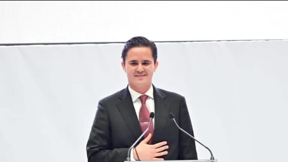 Alcaldes de Veracruz protagonizan Gritos de Independencia entre errores, risas y un incendio