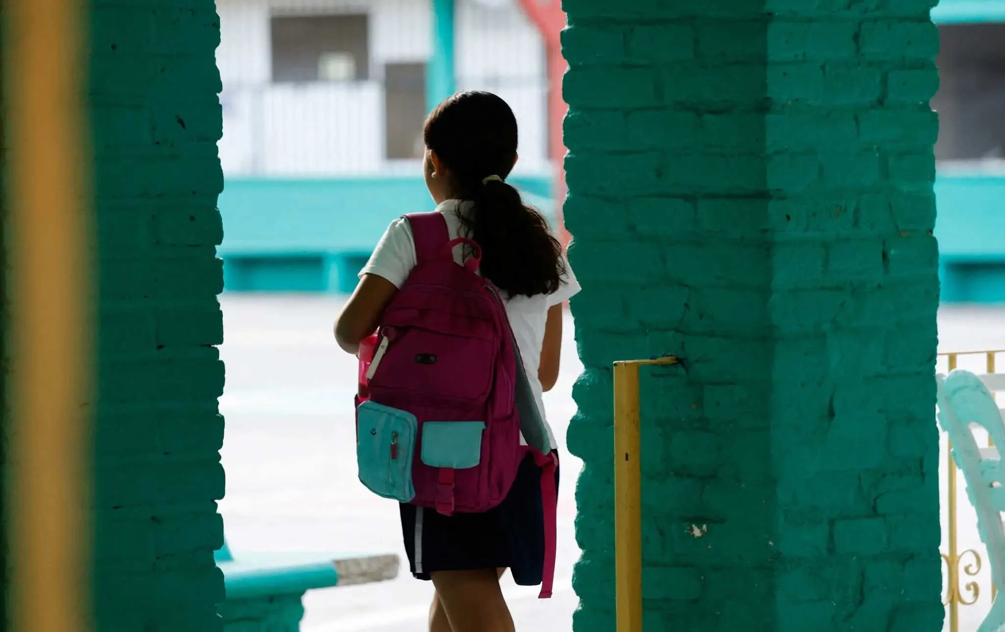 México se une a los países que restringen el uso de teléfonos en las escuelas