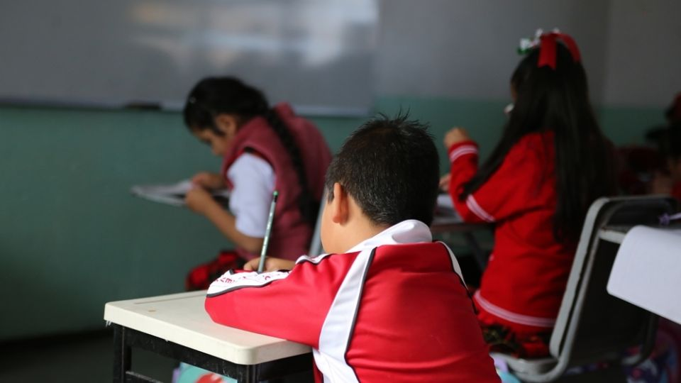 Es oficial: publican decreto para restringir los celulares en las escuelas de todo México