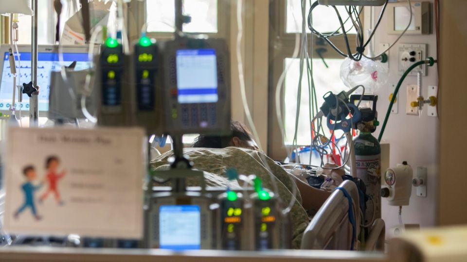 Los cinco recién nacidos habrían fallecido tras contaminación inyectada en el IMSS de Durango, señala el doctor Alejandro Macías