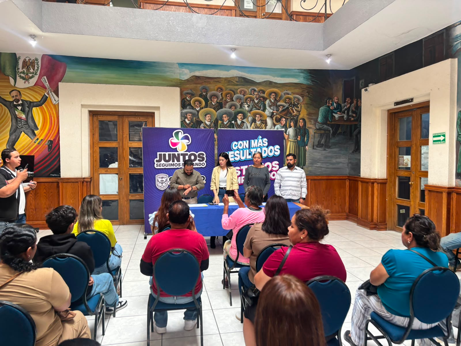 Entregan 72 apoyos económicos a estudiantes, familias y organizaciones de Camargo